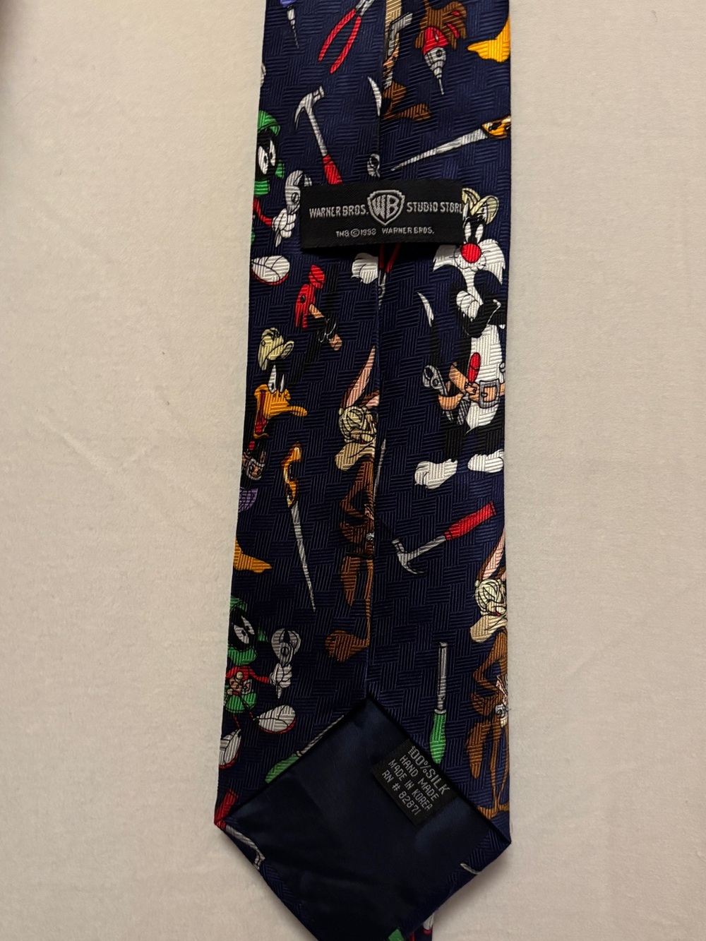 1990’s Warner Bros bugs bunny 100% silk - Picture 2 of 3